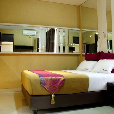 Reddoorz Plus @ Natuna Bandung Esterno foto