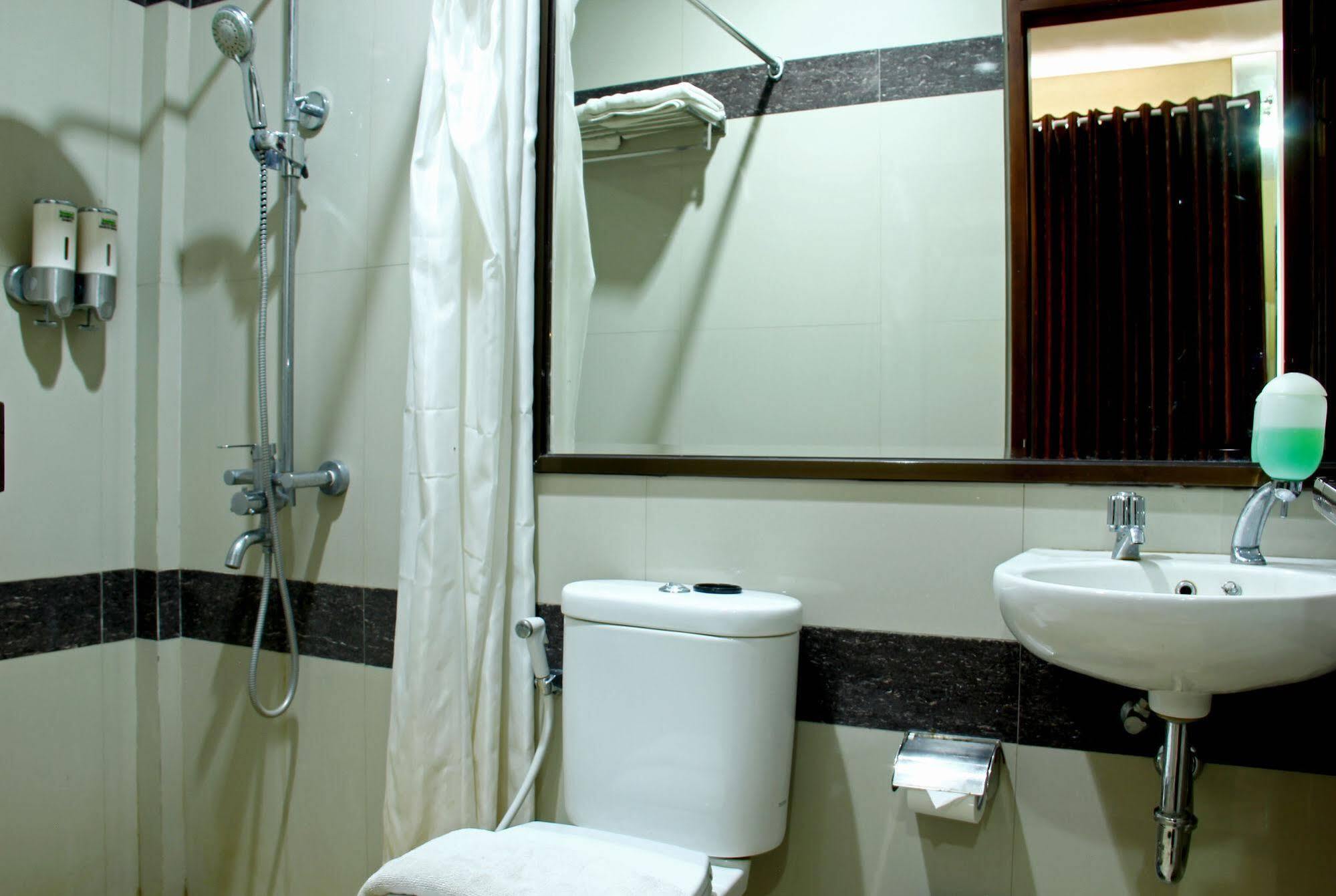 Reddoorz Plus @ Natuna Bandung Esterno foto