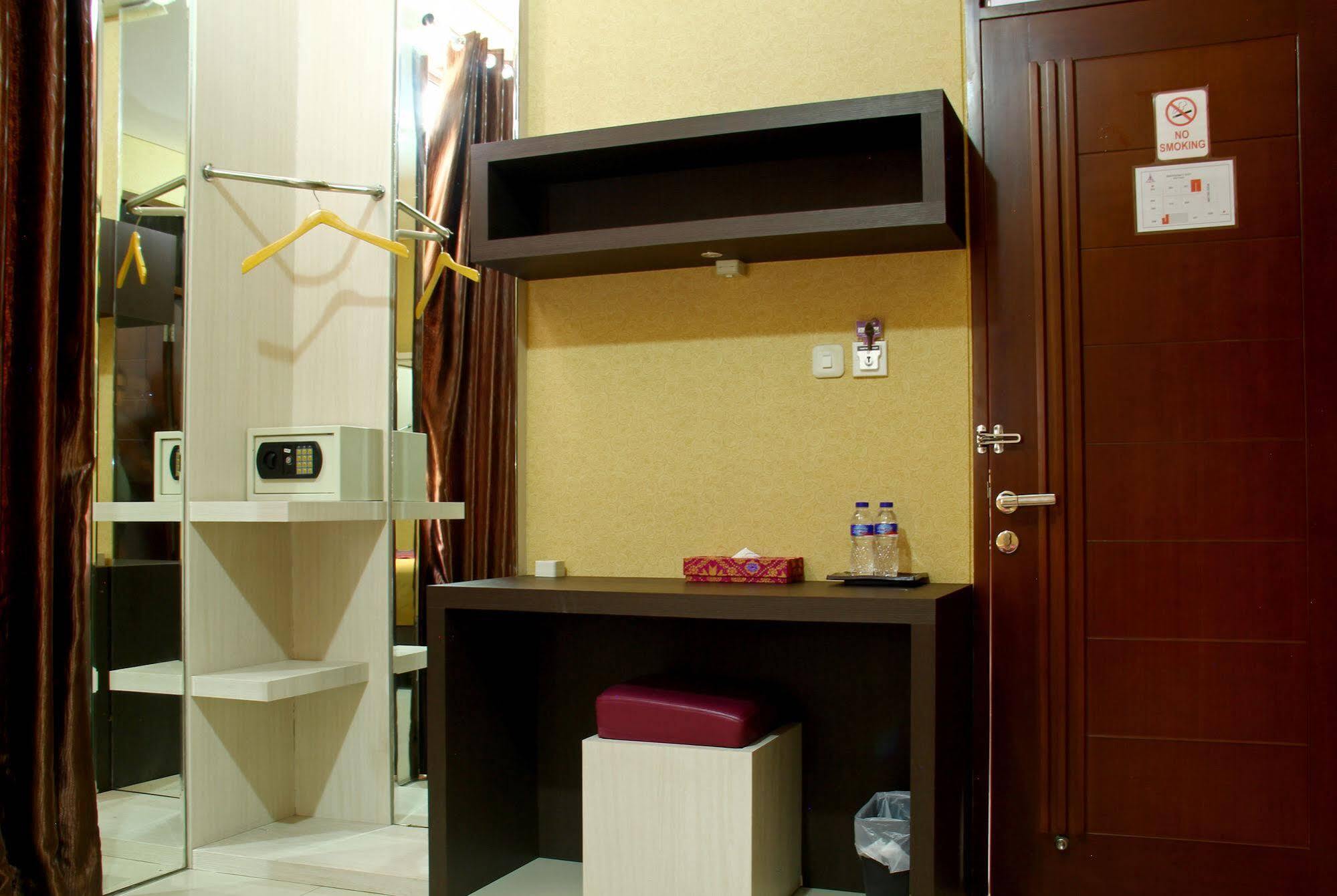 Reddoorz Plus @ Natuna Bandung Esterno foto