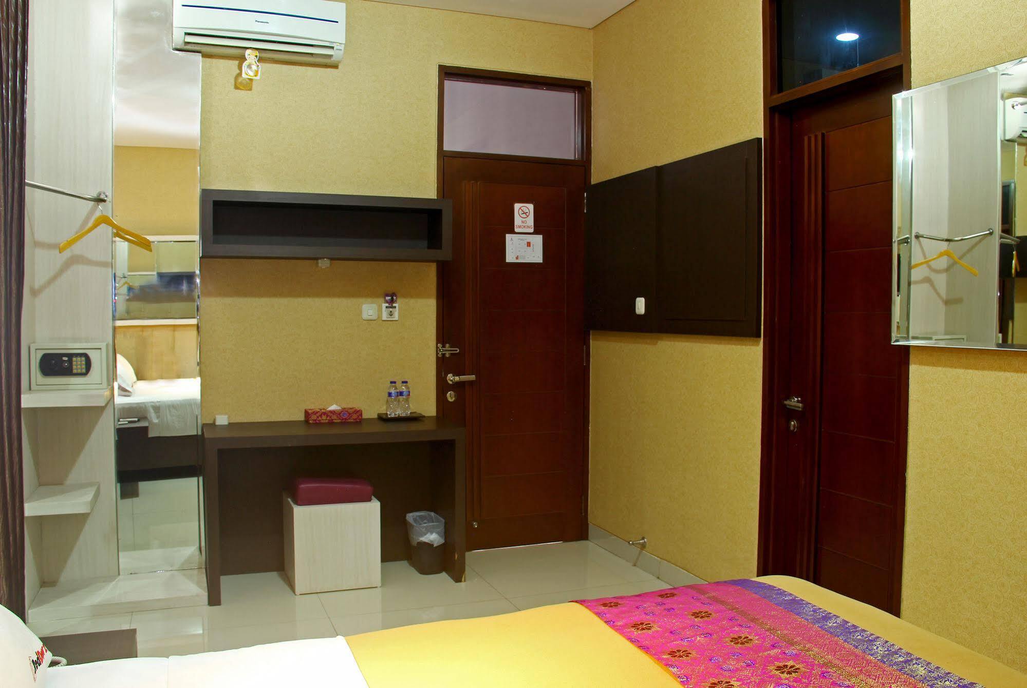 Reddoorz Plus @ Natuna Bandung Esterno foto